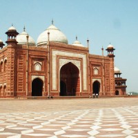 side mosque at the Taj